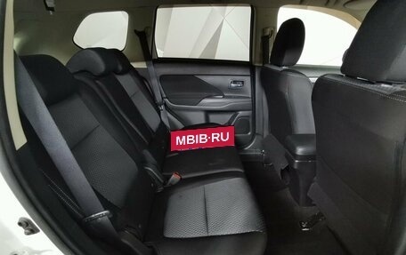 Mitsubishi Outlander III рестайлинг 3, 2018 год, 1 795 000 рублей, 12 фотография