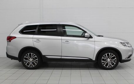 Mitsubishi Outlander III рестайлинг 3, 2018 год, 2 450 000 рублей, 4 фотография