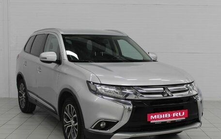 Mitsubishi Outlander III рестайлинг 3, 2018 год, 2 450 000 рублей, 3 фотография