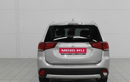 Mitsubishi Outlander III рестайлинг 3, 2018 год, 2 450 000 рублей, 6 фотография