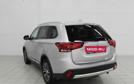 Mitsubishi Outlander III рестайлинг 3, 2018 год, 2 450 000 рублей, 7 фотография