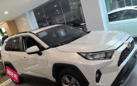 Toyota RAV4, 2021 год, 2 720 000 рублей, 3 фотография