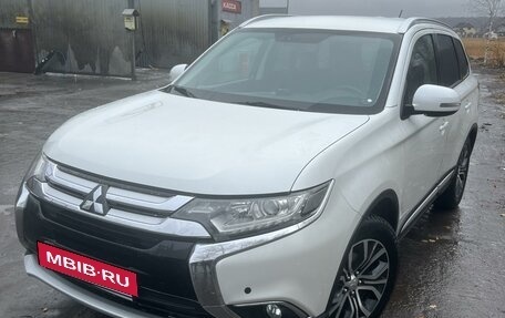 Mitsubishi Outlander III рестайлинг 3, 2015 год, 2 150 000 рублей, 7 фотография