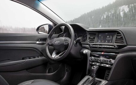 Hyundai Elantra VI рестайлинг, 2019 год, 1 750 000 рублей, 8 фотография