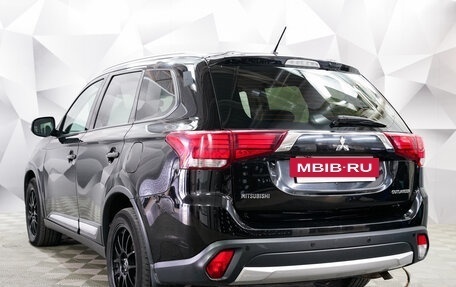 Mitsubishi Outlander III рестайлинг 3, 2015 год, 1 891 000 рублей, 3 фотография