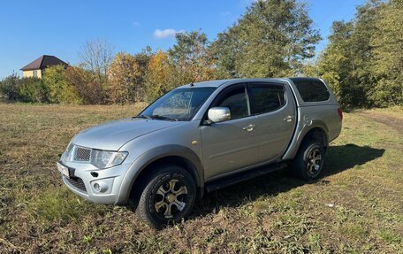 Mitsubishi L200 IV рестайлинг, 2011 год, 2 000 000 рублей, 2 фотография