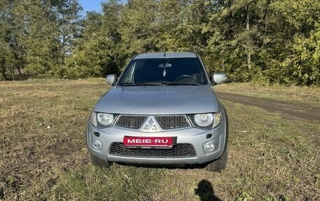 Mitsubishi L200 IV рестайлинг, 2011 год, 2 000 000 рублей, 3 фотография