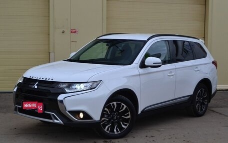 Mitsubishi Outlander III рестайлинг 3, 2022 год, 2 850 000 рублей, 1 фотография