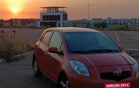 Toyota Yaris III рестайлинг, 2007 год, 630 000 рублей, 2 фотография