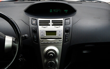 Toyota Yaris III рестайлинг, 2007 год, 585 000 рублей, 25 фотография