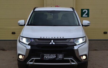 Mitsubishi Outlander III рестайлинг 3, 2022 год, 2 850 000 рублей, 5 фотография