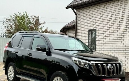 Toyota Land Cruiser Prado 150 рестайлинг 2, 2014 год, 4 030 000 рублей, 1 фотография