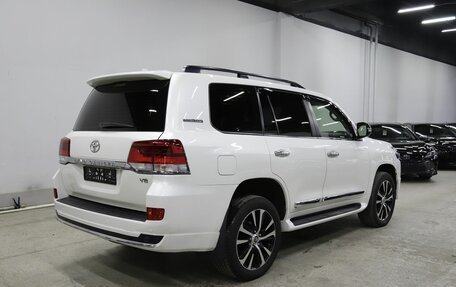 Toyota Land Cruiser 200, 2019 год, 6 799 000 рублей, 2 фотография