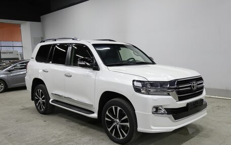 Toyota Land Cruiser 200, 2019 год, 6 799 000 рублей, 3 фотография