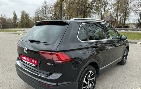 Volkswagen Tiguan II, 2018 год, 2 300 000 рублей, 4 фотография