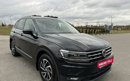 Volkswagen Tiguan II, 2018 год, 2 300 000 рублей, 3 фотография