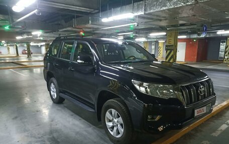 Toyota Land Cruiser Prado 150 рестайлинг 2, 2021 год, 5 990 000 рублей, 7 фотография