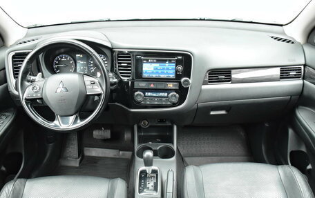 Mitsubishi Outlander III рестайлинг 3, 2015 год, 1 729 000 рублей, 10 фотография