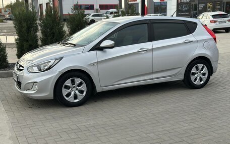 Hyundai Solaris II рестайлинг, 2013 год, 830 000 рублей, 2 фотография