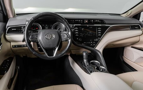 Toyota Camry, 2018 год, 3 149 000 рублей, 6 фотография