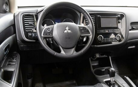 Mitsubishi Outlander III рестайлинг 3, 2013 год, 1 809 000 рублей, 24 фотография