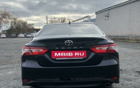 Toyota Camry, 2021 год, 3 850 000 рублей, 5 фотография