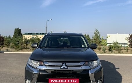 Mitsubishi Outlander III рестайлинг 3, 2015 год, 1 990 000 рублей, 3 фотография