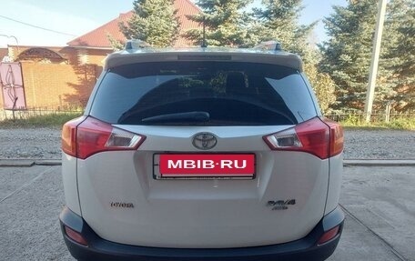 Toyota RAV4, 2015 год, 2 119 000 рублей, 4 фотография