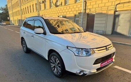 Mitsubishi Outlander III рестайлинг 3, 2014 год, 1 400 000 рублей, 1 фотография