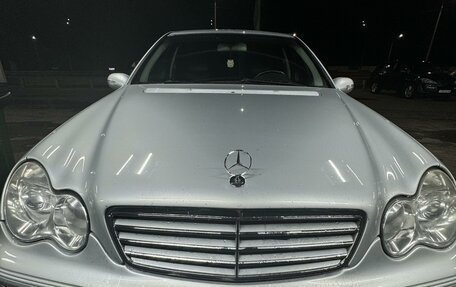 Mercedes-Benz C-Класс, 2006 год, 935 000 рублей, 1 фотография