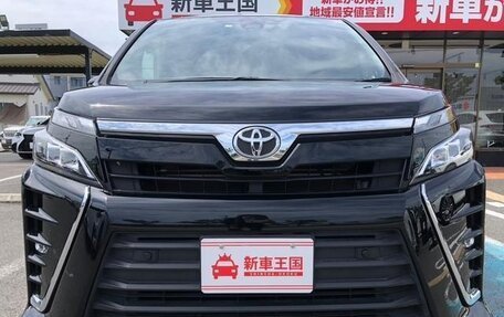 Toyota Voxy, 2022 год, 2 900 000 рублей, 2 фотография