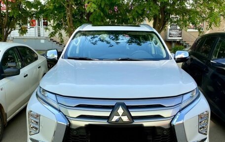 Mitsubishi Pajero Sport III рестайлинг, 2020 год, 3 990 000 рублей, 2 фотография