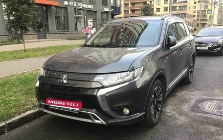 Mitsubishi Outlander III рестайлинг 3, 2021 год, 2 225 000 рублей, 2 фотография