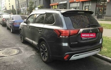 Mitsubishi Outlander III рестайлинг 3, 2021 год, 2 225 000 рублей, 4 фотография