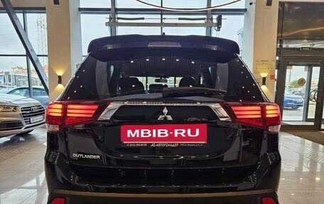 Mitsubishi Outlander III рестайлинг 3, 2022 год, 2 800 000 рублей, 6 фотография