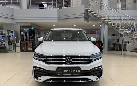 Volkswagen Tiguan II, 2023 год, 5 000 000 рублей, 2 фотография