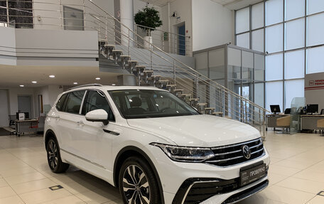 Volkswagen Tiguan II, 2023 год, 5 000 000 рублей, 3 фотография