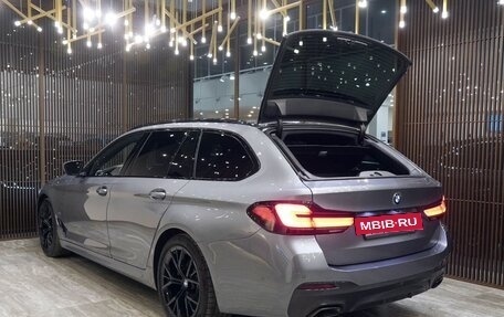 BMW 5 серия, 2021 год, 5 400 000 рублей, 26 фотография