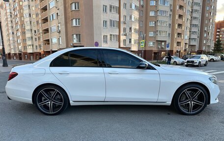 Mercedes-Benz E-Класс, 2018 год, 3 910 000 рублей, 5 фотография