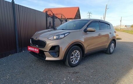 KIA Sportage IV рестайлинг, 2019 год, 2 400 000 рублей, 2 фотография