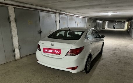 Hyundai Solaris II рестайлинг, 2016 год, 950 000 рублей, 3 фотография