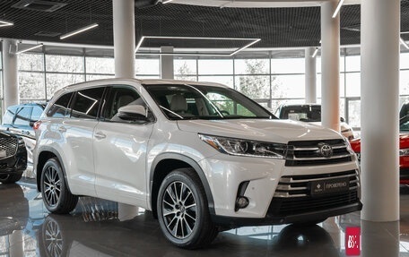 Toyota Highlander III, 2017 год, 4 350 000 рублей, 2 фотография