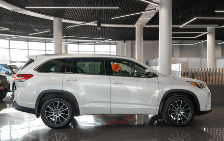 Toyota Highlander III, 2017 год, 4 350 000 рублей, 8 фотография