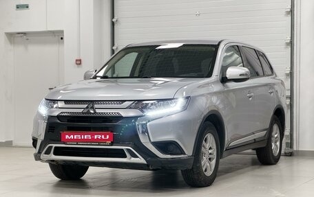 Mitsubishi Outlander III рестайлинг 3, 2018 год, 2 380 000 рублей, 1 фотография