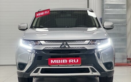 Mitsubishi Outlander III рестайлинг 3, 2018 год, 2 380 000 рублей, 2 фотография