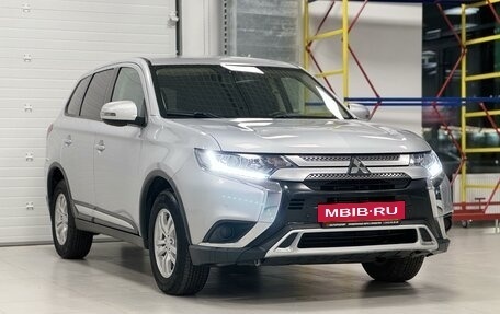 Mitsubishi Outlander III рестайлинг 3, 2018 год, 2 380 000 рублей, 3 фотография