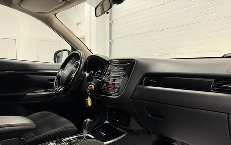 Mitsubishi Outlander III рестайлинг 3, 2018 год, 2 380 000 рублей, 16 фотография