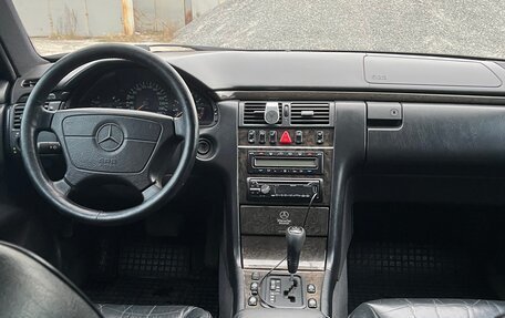 Mercedes-Benz E-Класс, 1998 год, 770 000 рублей, 8 фотография