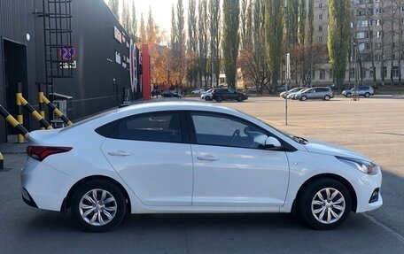 Hyundai Solaris II рестайлинг, 2018 год, 1 300 000 рублей, 3 фотография