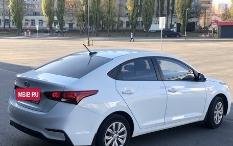 Hyundai Solaris II рестайлинг, 2018 год, 1 300 000 рублей, 4 фотография